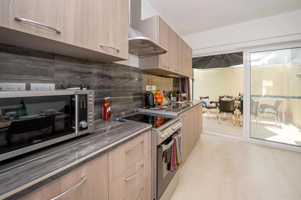 Summer Breeze 3 Bedroom Family Maisonette With Sunny Terrace In Mellieha - By Getawaysmalta Eksteriør bilde